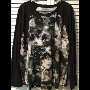 White and black baseball style sleeves. Size 2x